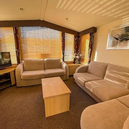 Lovely Caravan With Spacious Decking At North Denes In Suffolk, Ref 40134Nd Лоустофт Экстерьер фото
