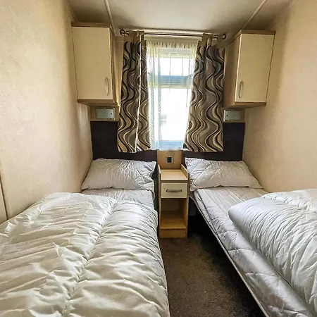 Lovely Caravan With Spacious Decking At North Denes In Suffolk, Ref 40134Nd Лоустофт Экстерьер фото