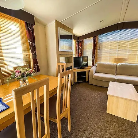 Lovely Caravan With Spacious Decking At North Denes In Suffolk, Ref 40134Nd Лоустофт Экстерьер фото