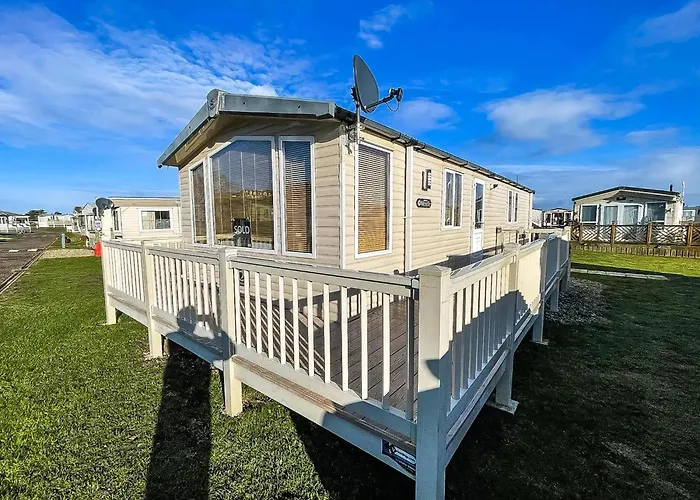 Lovely Caravan With Spacious Decking At North Denes In Suffolk, Ref 40134Nd