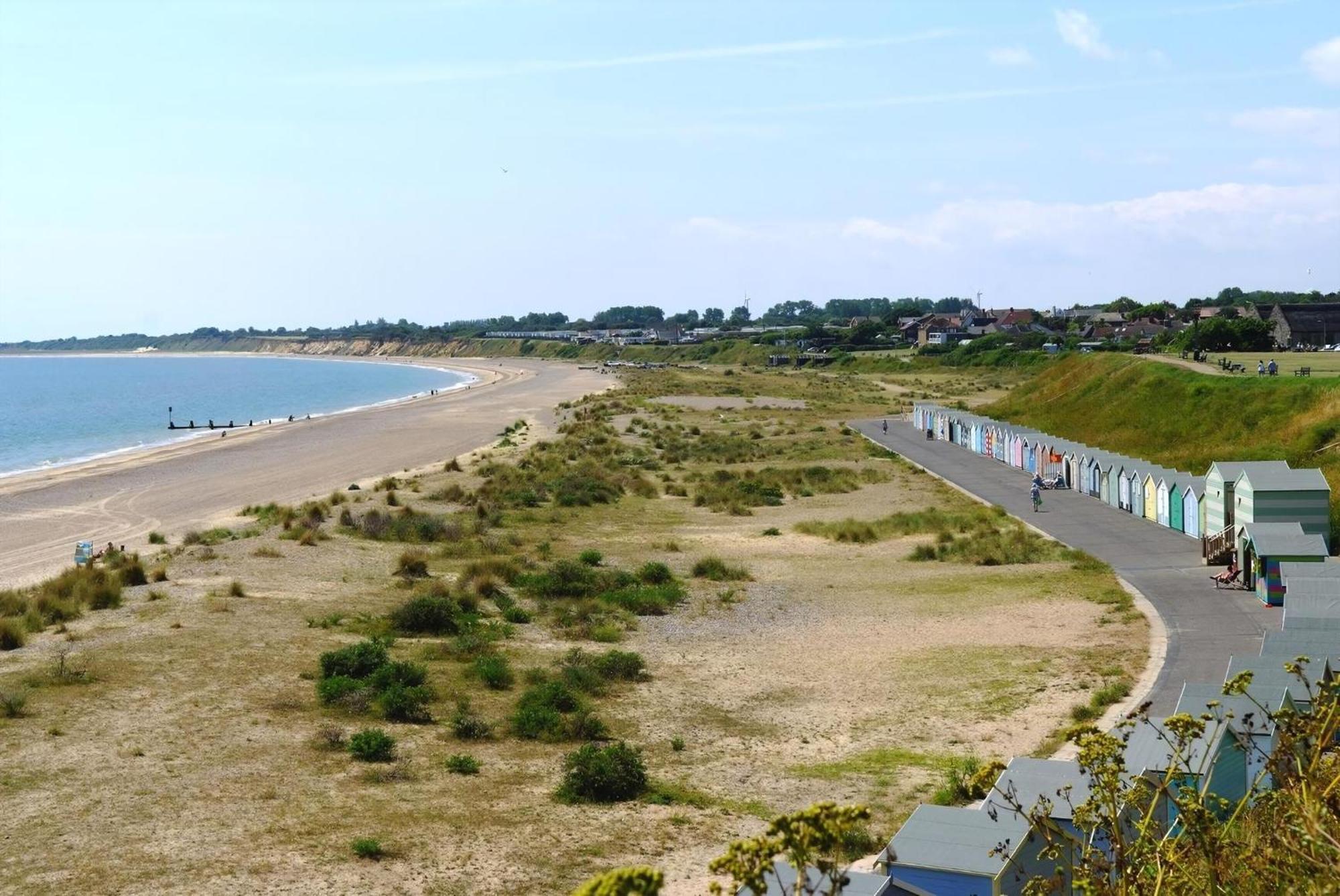 Lovely Caravan With Spacious Decking At North Denes In Suffolk, Ref 40134nd Campsite Lowestoft