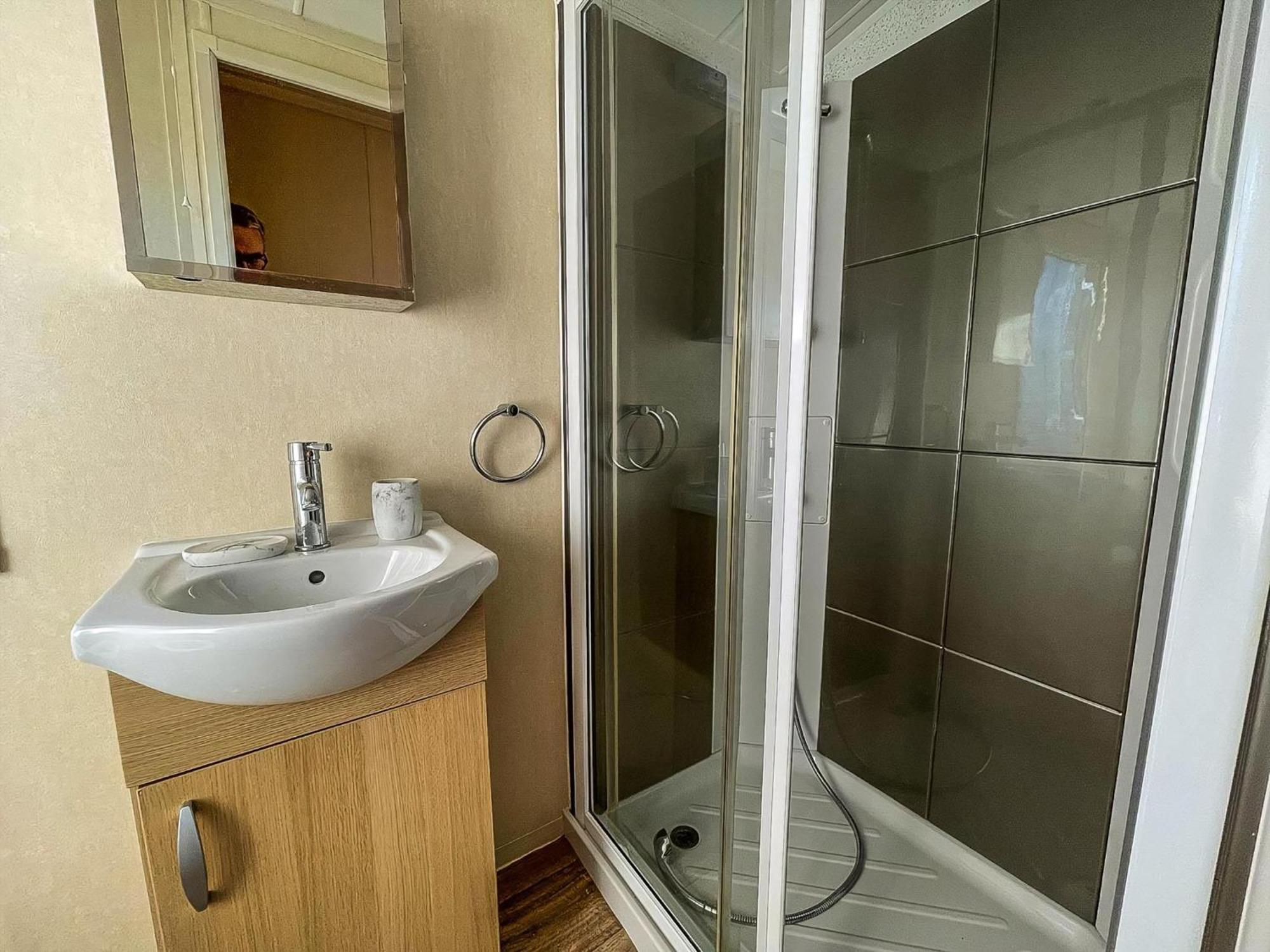 Lovely Caravan With Spacious Decking At North Denes In Suffolk, Ref 40134nd