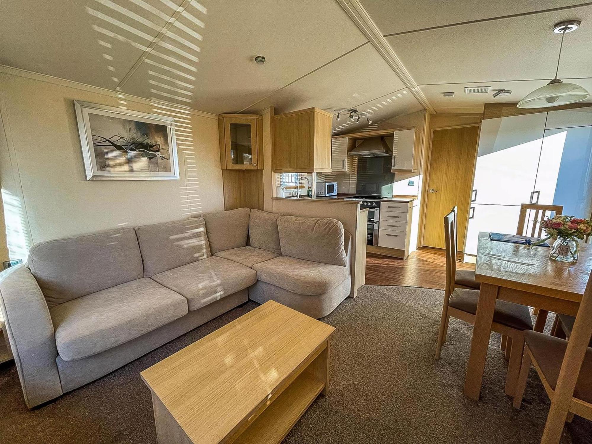 Lovely Caravan With Spacious Decking At North Denes In Suffolk, Ref 40134nd Campsite
