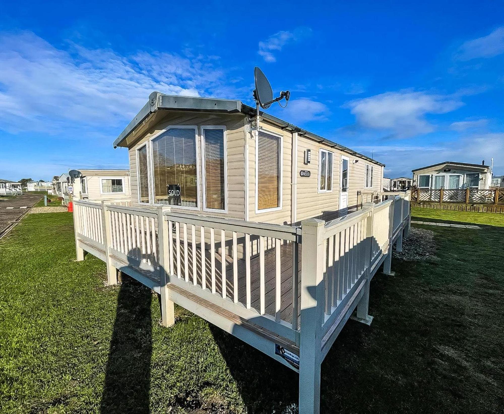 Lovely Caravan With Spacious Decking At North Denes In Suffolk, Ref 40134nd Campsite *