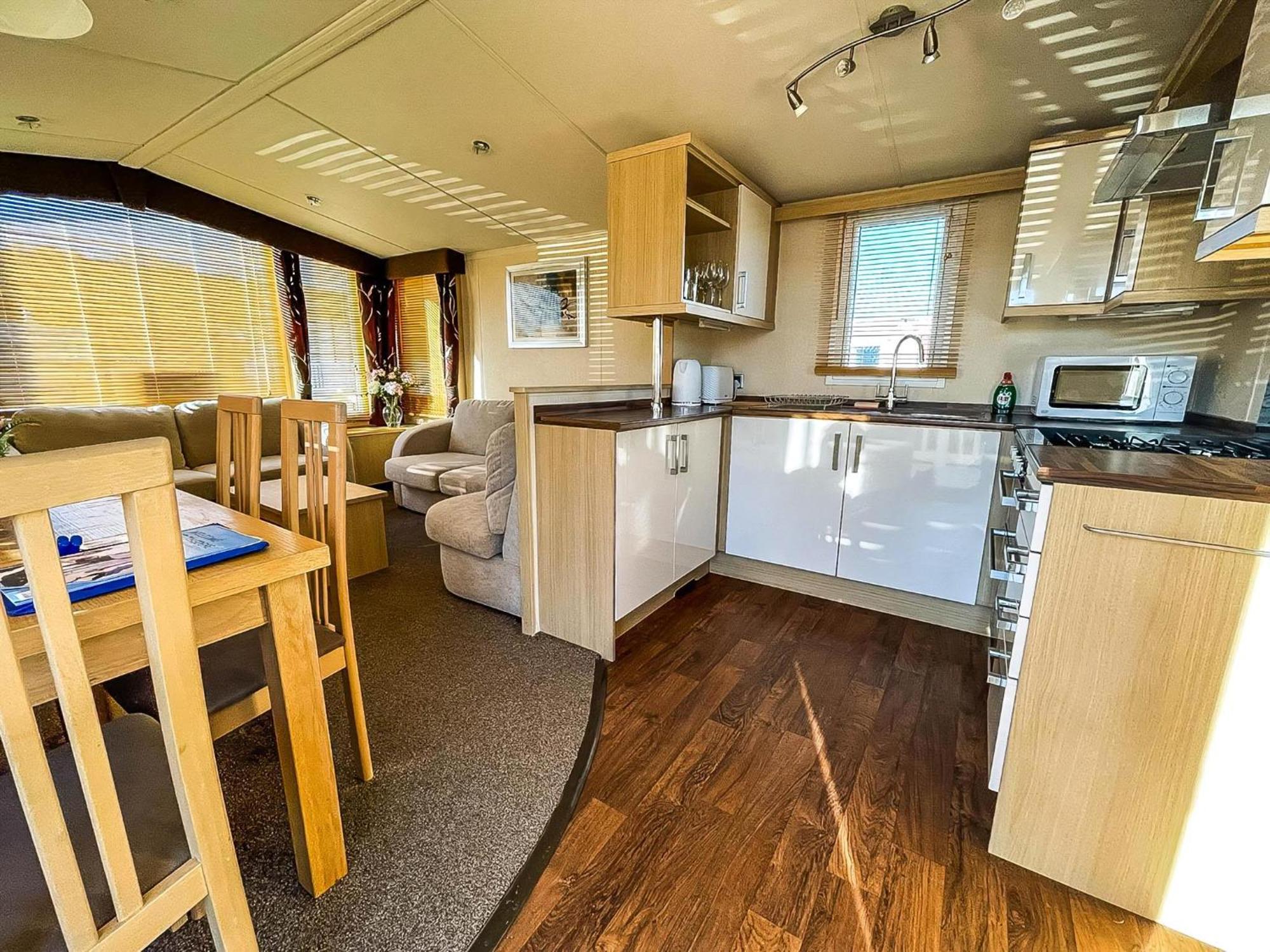 Lovely Caravan With Spacious Decking At North Denes In Suffolk, Ref 40134nd